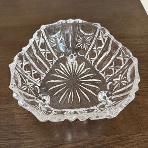 Cute clear 3-footed Crystal Glass Bowl